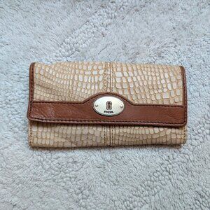 NWT Fossil Maddox Flip Clutch (color: beige)